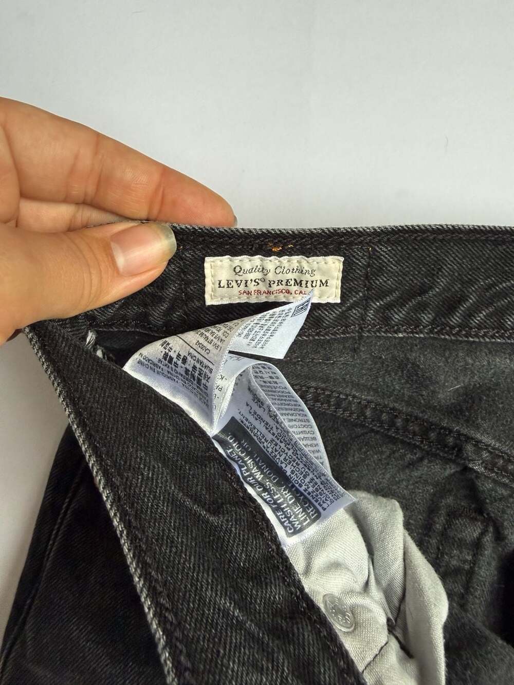 Levi's - Picture 4 of 7